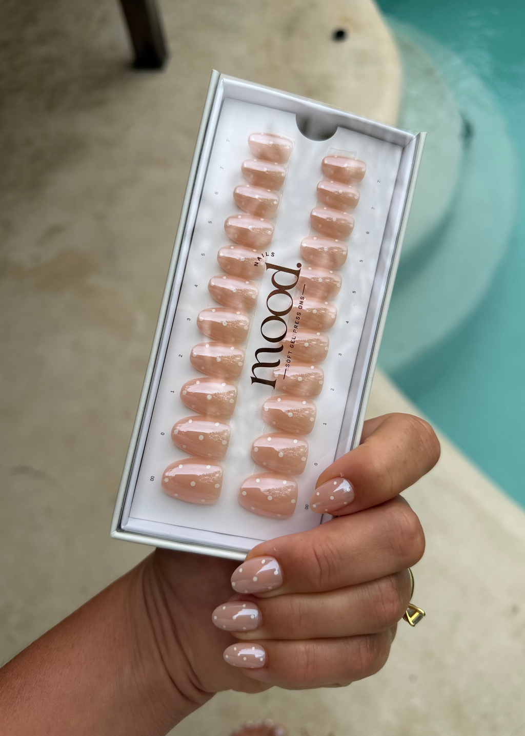 Polka Chrome | press-on nails | oval