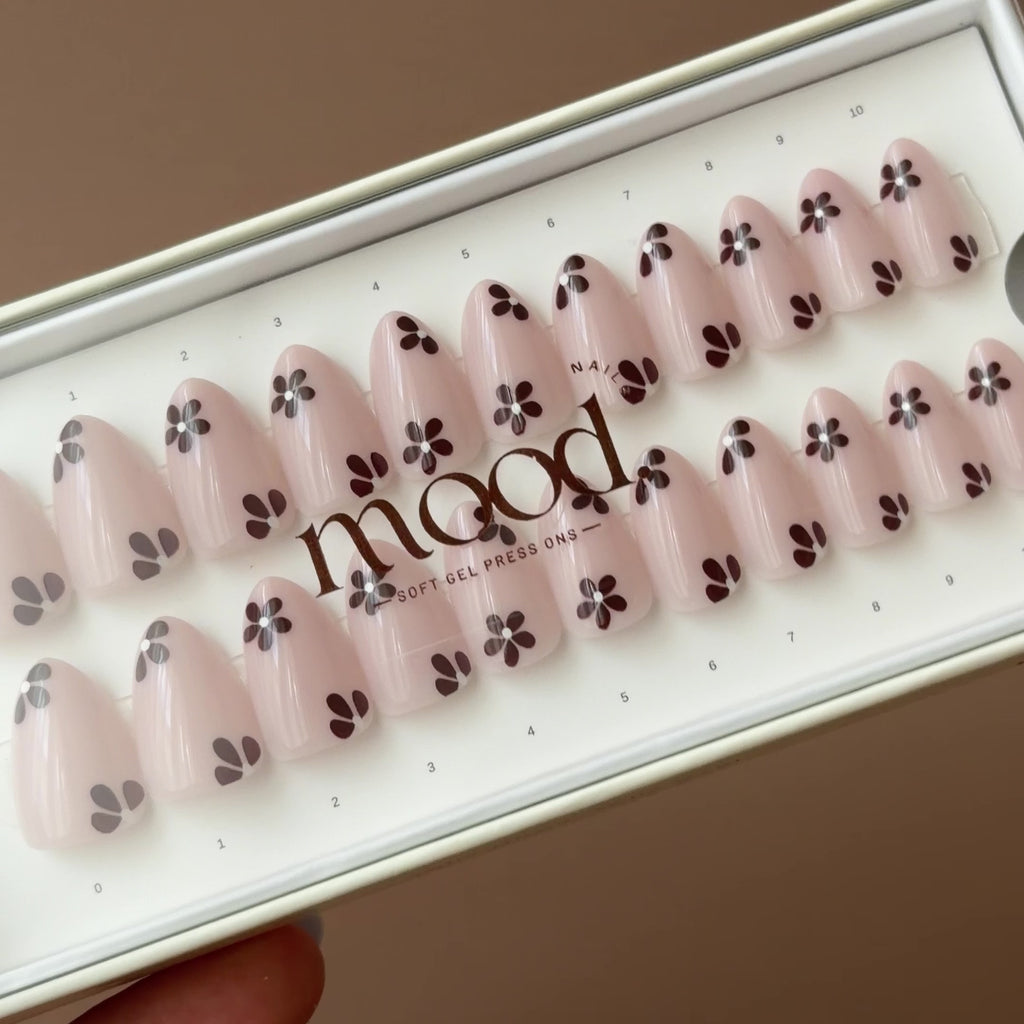 Cocoa | press-on nails | short almond